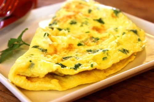 BEYAZ PEYNİRLİ VE MAYDONOZLU OMLET