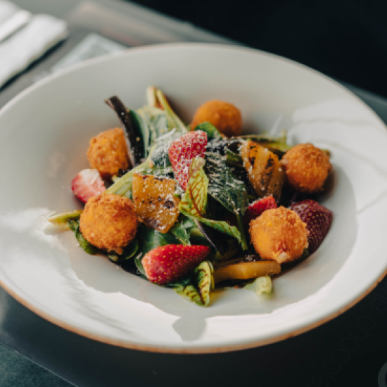 KEÇİ PEYNİRLİ SALATA