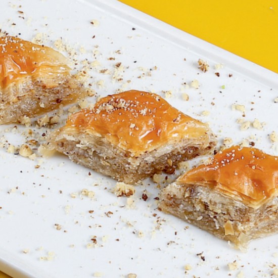CEVİZLİ EV BAKLAVASI